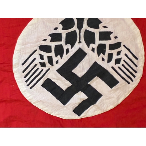 155 - LARGE WW2 GERMAN RAD PENNANT

GOOD CONDITION PENNANT MEASURES 3 FEET ACROSS