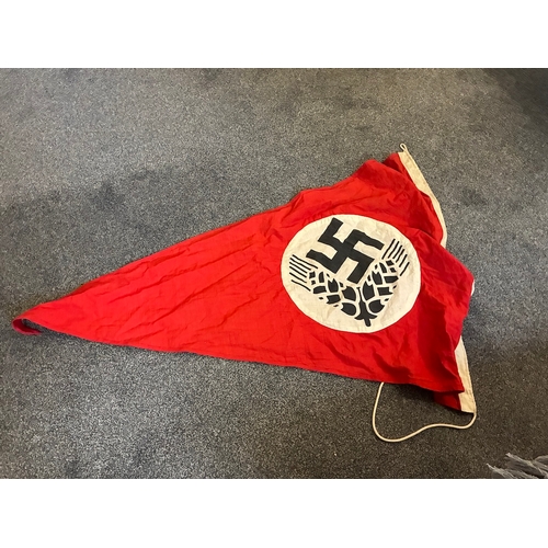 155 - LARGE WW2 GERMAN RAD PENNANT

GOOD CONDITION PENNANT MEASURES 3 FEET ACROSS