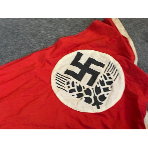 155 - LARGE WW2 GERMAN RAD PENNANT

GOOD CONDITION PENNANT MEASURES 3 FEET ACROSS