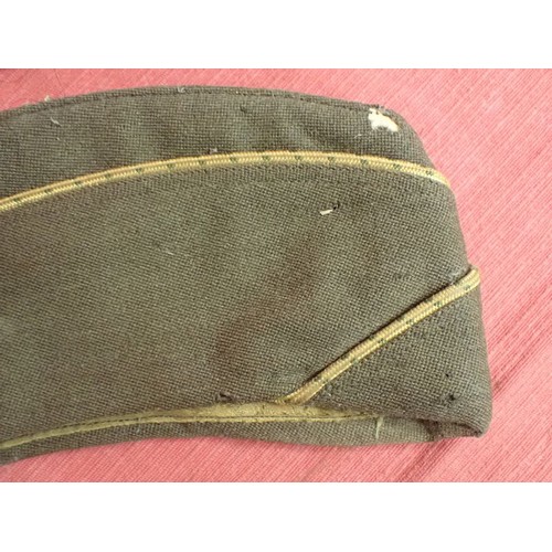 29 - U.S. WW2, two women's garrison caps

Caps with their size labels inside. The dark cap has some moth ... 