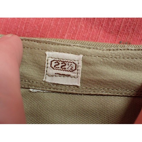 29 - U.S. WW2, two women's garrison caps

Caps with their size labels inside. The dark cap has some moth ... 