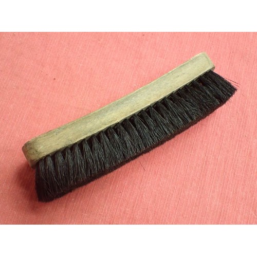 33 - WW2 German Luftwaffe 1944 dated boot brush

Luftwaffe barracks boot brush. Excellent condition. 19 c... 