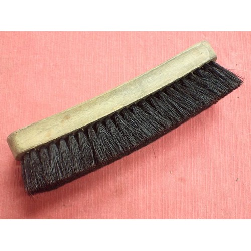 33 - WW2 German Luftwaffe 1944 dated boot brush

Luftwaffe barracks boot brush. Excellent condition. 19 c... 