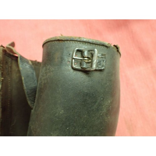 34 - 3rd Reich brown leather SA gaiters dated 1937

Rare pair of dark brown leather gaiters. Each with RZ... 