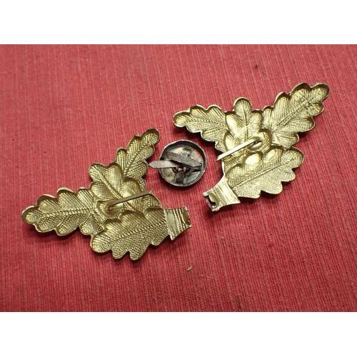 36 - WW2 German Political Leaders visor cap cockades

Gold wash finish oakleaf set. This has broken to th... 