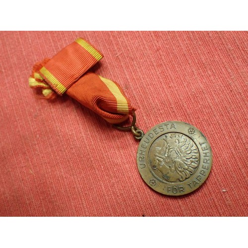 38 - WW2 Finnish / German east front medal

FINNISH MEDAL FOR THE WAR AGAINST RUSSIA. ALSO AWARDED TO THE... 