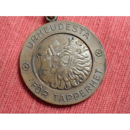 38 - WW2 Finnish / German east front medal

FINNISH MEDAL FOR THE WAR AGAINST RUSSIA. ALSO AWARDED TO THE... 