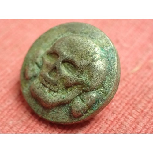 43 - WW2 German SS - VT deaths head cap button

Untouched condition with light overall corrosion. 18 mm