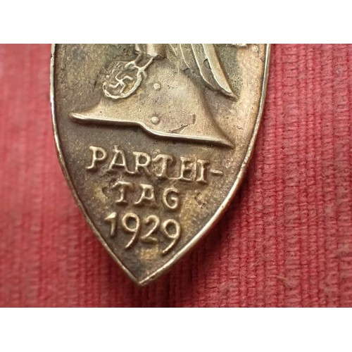 44 - WW2 German Prinzen size Nurnberg 1929 award badge

Som epolish wear to the detailing. 45 mm tall