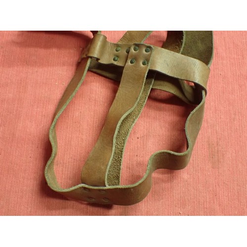 58 - WW1 Australian 1915 patt Water bottle carrier

The leather a little rolled up, but still good and su... 