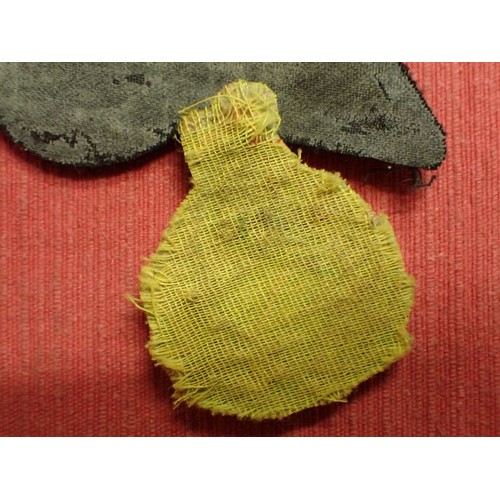 61 - WW2 Indian Air Force officer's cap badge

King's crown bullion wire I.A.F. officer's cap wings. 115 ... 