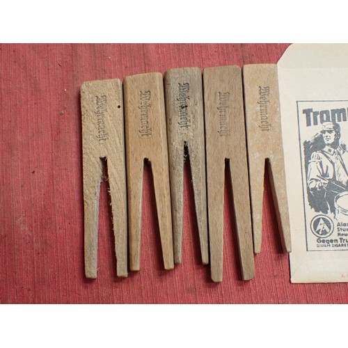 4 - Selection of WW2 German items

Four photographs, one dated on the back. Five army-marked clothing pe... 