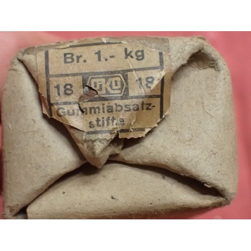 7 - WW2 German Army supply pack of tacks

Still sealed with contents. 1 kilo supply pack of tacks/short ... 