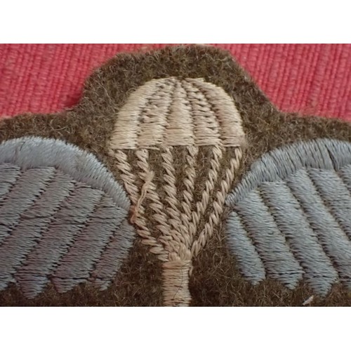 17 - WW2 British Parachute Regt Denison smock wings patch

Woollen sleeve patch with stitched detail, 85 ... 