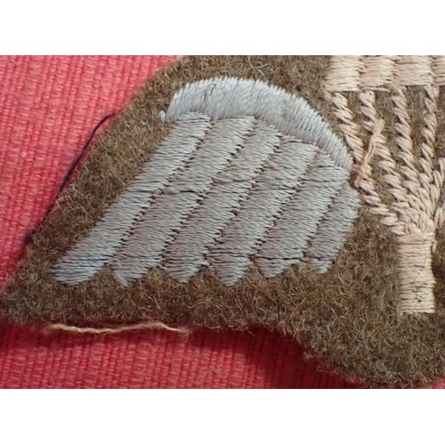 17 - WW2 British Parachute Regt Denison smock wings patch

Woollen sleeve patch with stitched detail, 85 ... 