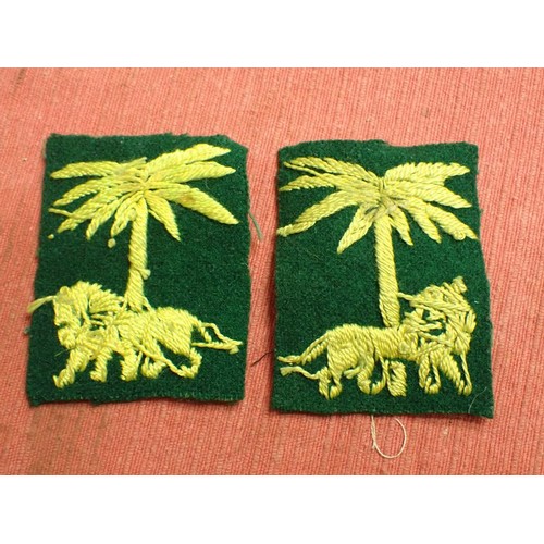 18 - WW2 British pair of divisional patches

Yellow woven patches on green woollen backing. 61 mm tall. G... 