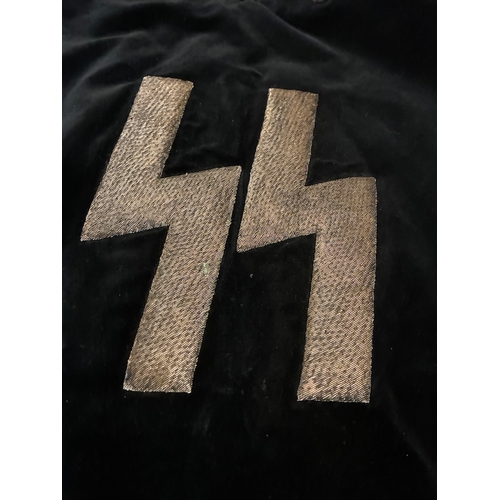 24 - Early Pre WW2 German SS Trumpet Banner 

An early Kampfzeit (years of struggle pre 1933) SS Trumpet ... 