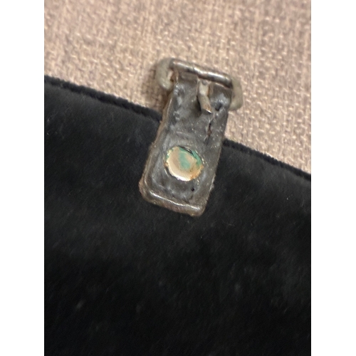 24 - Early Pre WW2 German SS Trumpet Banner 

An early Kampfzeit (years of struggle pre 1933) SS Trumpet ... 