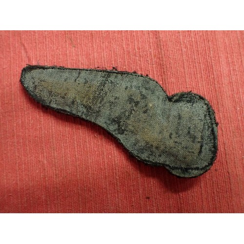 25 - WW1 British R.F.C. Observer's wing badge

Early cloth RFC observer wing with the elongated 