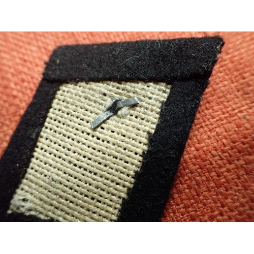 28 - WW2 German SS NCO RANK COLLAR TAB

BLACK TAB WITH ONE RANK PIP. THE PIP TURNED TO A GREY PATINA. NO ... 