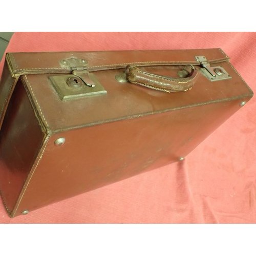 30 - A RARE SUITCASE FOR A VOLUNTEER OF THE WAFFEN-SS NEDERLAN - FREIWILLEN. TO IDENTIFY HIM WHILE TRAVEL... 