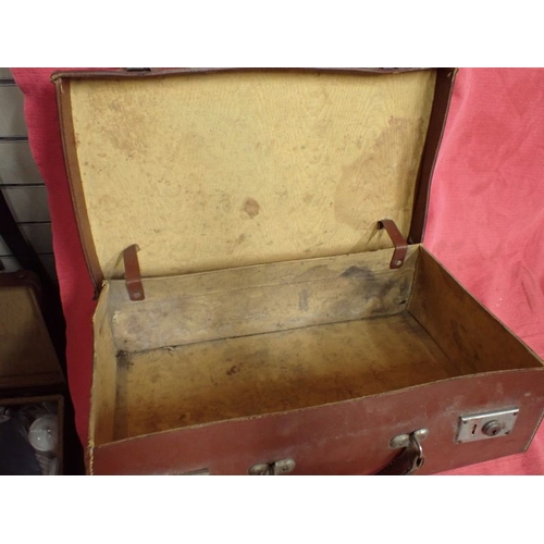 30 - A RARE SUITCASE FOR A VOLUNTEER OF THE WAFFEN-SS NEDERLAN - FREIWILLEN. TO IDENTIFY HIM WHILE TRAVEL... 