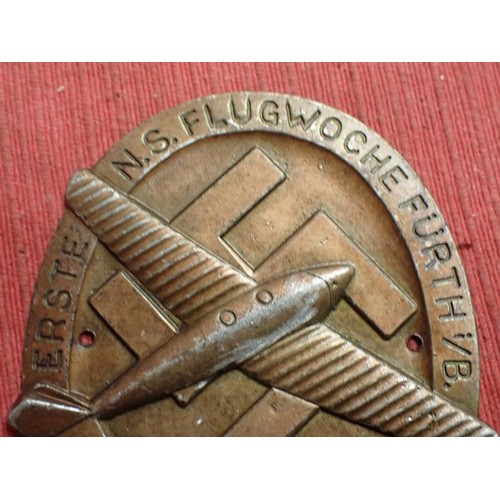34 - 3rd Reich 1933 N.S.F.F. plaque

Rare early plaque. Die stamped aluminium with a bronzed finish. 80 m... 