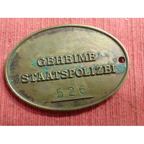 36 - WW2 German Gestapo secret police warrant disc

Gestapo officers warrant disc. In tombac, 50 mm acros... 