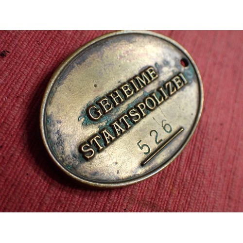 36 - WW2 German Gestapo secret police warrant disc

Gestapo officers warrant disc. In tombac, 50 mm acros... 