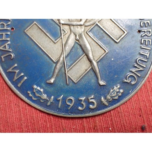 38 - 3rd Reich German Olympics 1935 plaque

Stamped aluminium plaque with blue paint to the relief. 79 mm... 