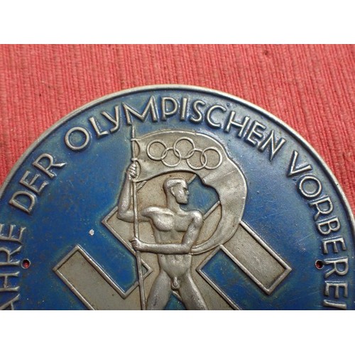 38 - 3rd Reich German Olympics 1935 plaque

Stamped aluminium plaque with blue paint to the relief. 79 mm... 