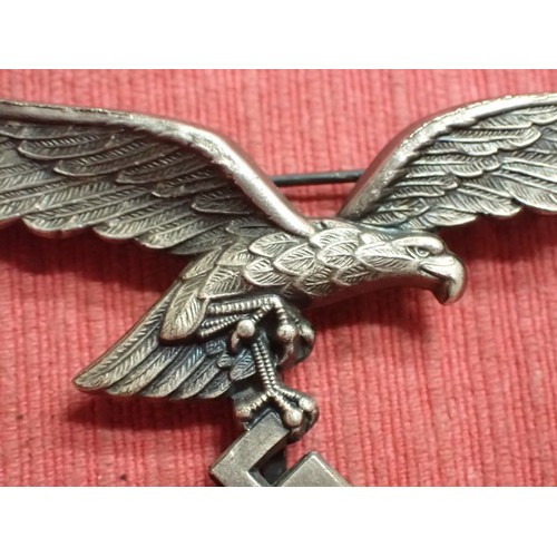 41 - WW2 German Luftwaffe light weight tunic eagle

Metal breast eagle for the lightweight summer tunic. ... 