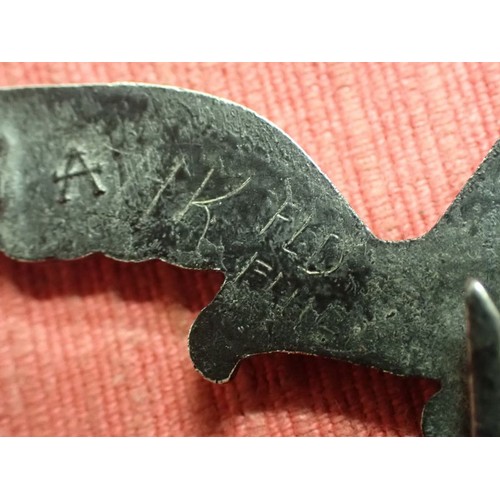 41 - WW2 German Luftwaffe light weight tunic eagle

Metal breast eagle for the lightweight summer tunic. ... 