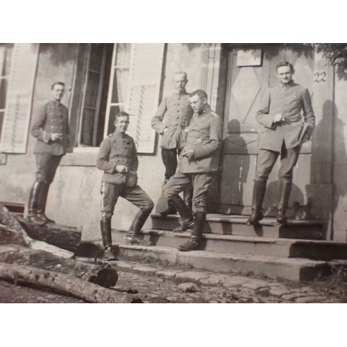 54 - Six WW1 German photographs inc hussar's

Three larger images, album removed. 168 mm across. Along wi... 