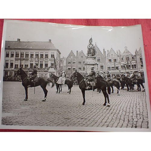 58 - Eight WW1 British offical press release photographs

8 by 6 inch images. Parade and locations. With ... 