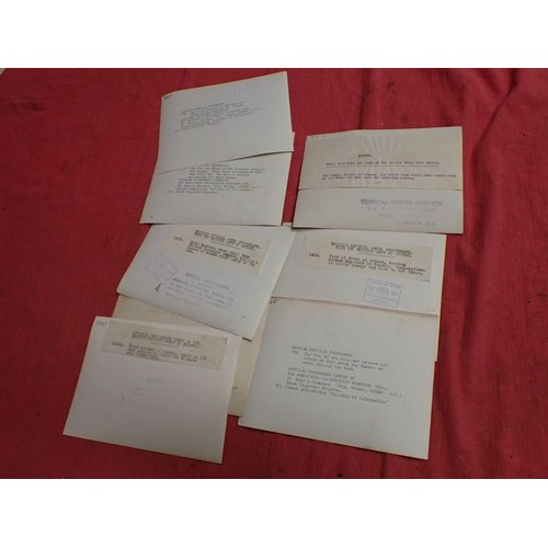 58 - Eight WW1 British offical press release photographs

8 by 6 inch images. Parade and locations. With ... 