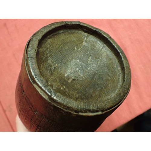61 - Small black-powder keg circa 1800

Small powder keg. Very nice patina to the wood. Two hammered iron... 
