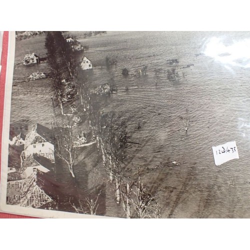 11 - Nine WW2 British press-release type photographs

Images of battle scenes and army life. Some with de... 