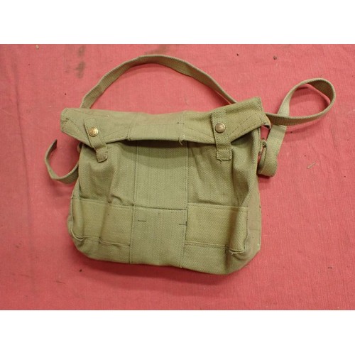 23 - WW2 British officers' side pack dated 1941

In excellent clean condition. Two pop stud fastening for... 