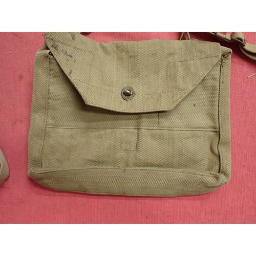 25 - WW2 British officers' side pack dated 1942

Twist button fastening for the front flap. Separate comp... 