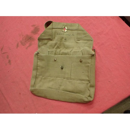 25 - WW2 British officers' side pack dated 1942

Twist button fastening for the front flap. Separate comp... 