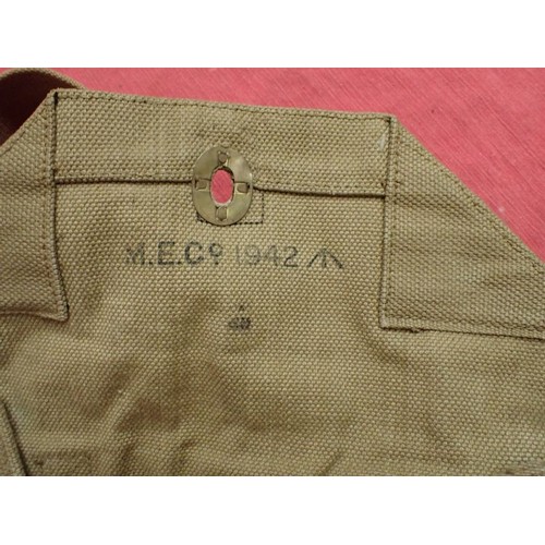 25 - WW2 British officers' side pack dated 1942

Twist button fastening for the front flap. Separate comp... 