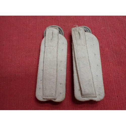 32 - WW2 German army infantry officers' shoulder straps

In good, untouched condition. Some light frostin... 