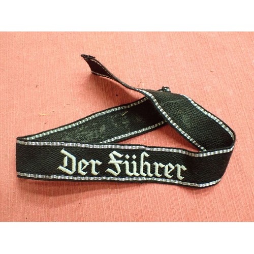 35 - WW2 Waffen-SS Der Fuhrer cuff title

Finely stitched white script. Folded and stitched ends. Traces ... 