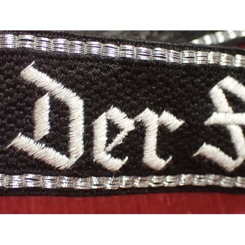 35 - WW2 Waffen-SS Der Fuhrer cuff title

Finely stitched white script. Folded and stitched ends. Traces ... 