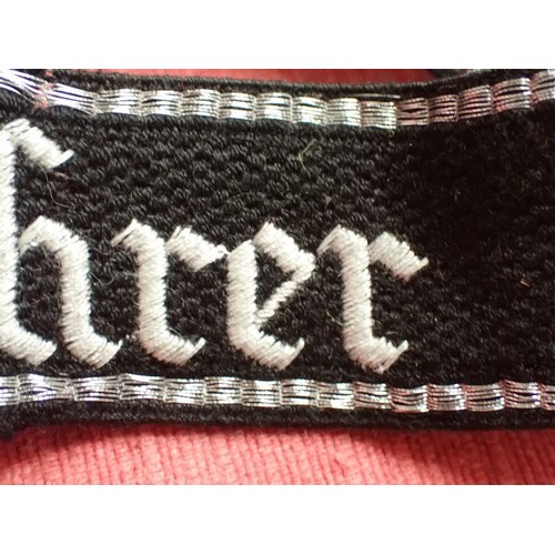 35 - WW2 Waffen-SS Der Fuhrer cuff title

Finely stitched white script. Folded and stitched ends. Traces ... 
