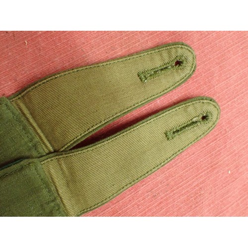 36 - WW2 German army mountain troop shoulder straps

Green linen straps with tan backing to the fasteners... 