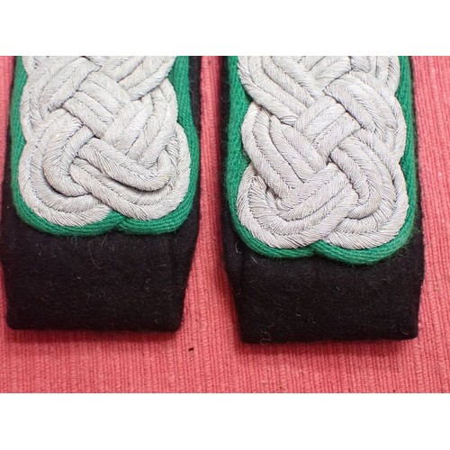 37 - WW2 Waffen-SS mountain troop officers shoulder straps

Good condition pair of officers' straps. Slig... 