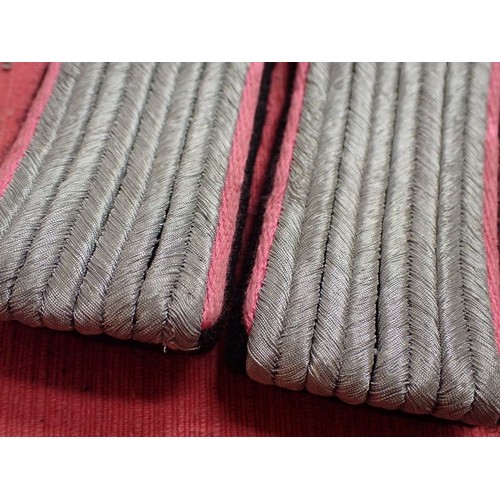 38 - WW2 Waffen-SS Panzer officers shoulder straps

Nice-looking pair of used SS panzer straps. Light fro... 
