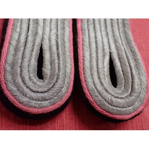 38 - WW2 Waffen-SS Panzer officers shoulder straps

Nice-looking pair of used SS panzer straps. Light fro... 